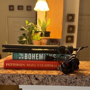 Like New Hot Tools Pro Artist Gold 1” Flat Iron